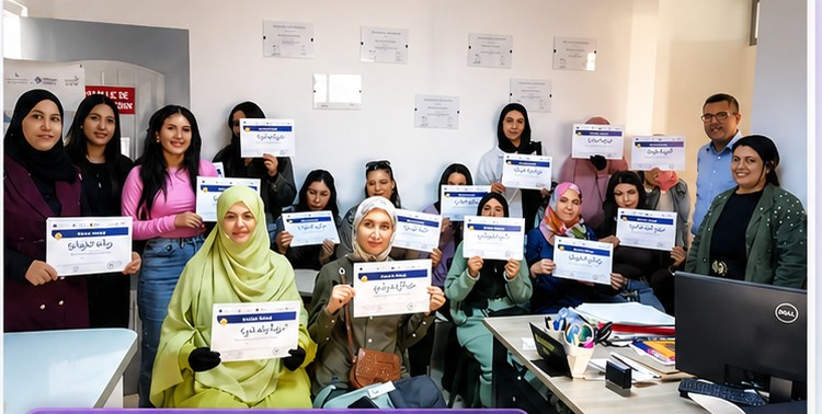 Apprenants du centre Le Tremplin recevant leurs certificats
